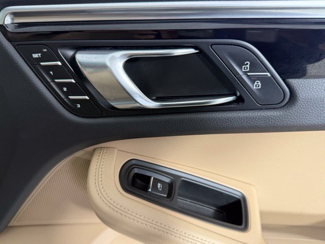 Used 2023 Porsche Macan AWD/4WD image 27