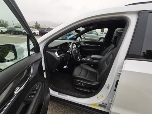 Used 2025 Cadillac XT6 Sport w/ Technology Package AWD/4WD image 4