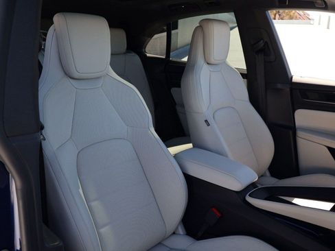 Certified 2025 Porsche Macan Electric RWD image 24