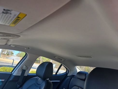 Used 2025 Genesis G70 2.5T image 22