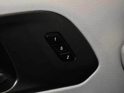 Used 2024 Chrysler Pacifica Touring-L FWD image 34
