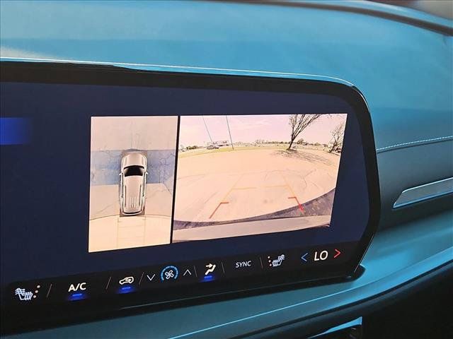 New 2027 Chevrolet Traverse LT w/ Driver Confidence Package FWD image 13