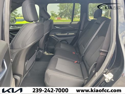 Used 2025 Jeep Grand Cherokee Laredo X RWD image 12