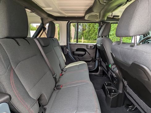 Used 2024 Jeep Wrangler Unlimited Rubicon w/ XTREMEE 35" Tire Package AWD/4WD image 22