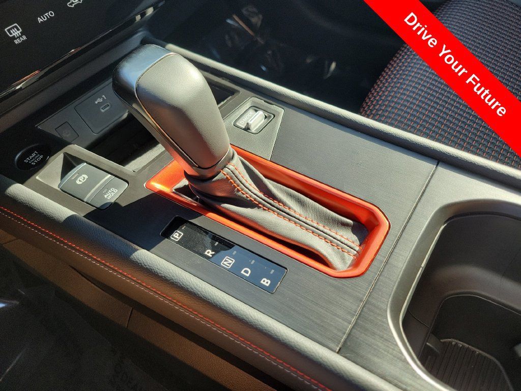 Used 2025 Nissan Kicks SR AWD/4WD image 15