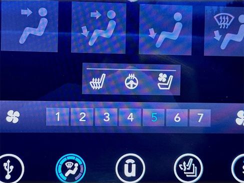 Used 2018 Chrysler Pacifica Limited image 20