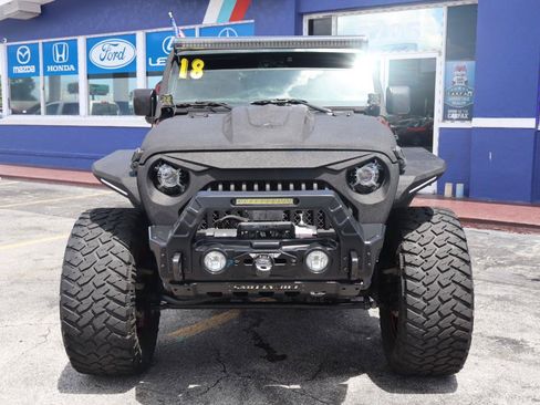 Used 2018 Jeep Wrangler Unlimited Sahara w/ Uconnect 4C Nav & Sound Group AWD/4WD image 9