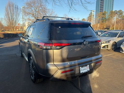 New 2026 Nissan Pathfinder Platinum image 5