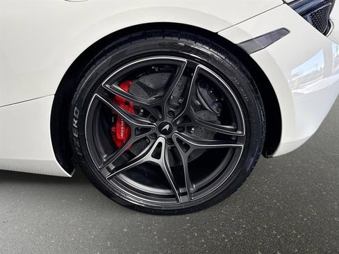 Used 2021 McLaren 720S Spider image 24