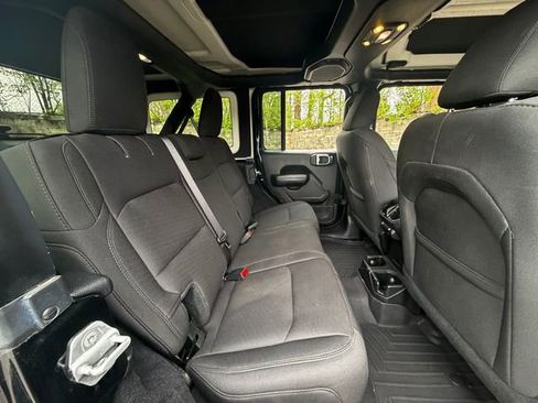 Used 2019 Jeep Wrangler Unlimited Sport image 18