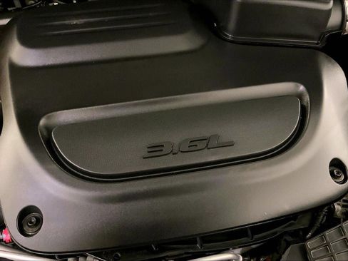 Used 2023 Chrysler Pacifica Touring-L image 31