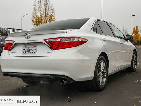 Used 2017 Toyota Camry SE image 6