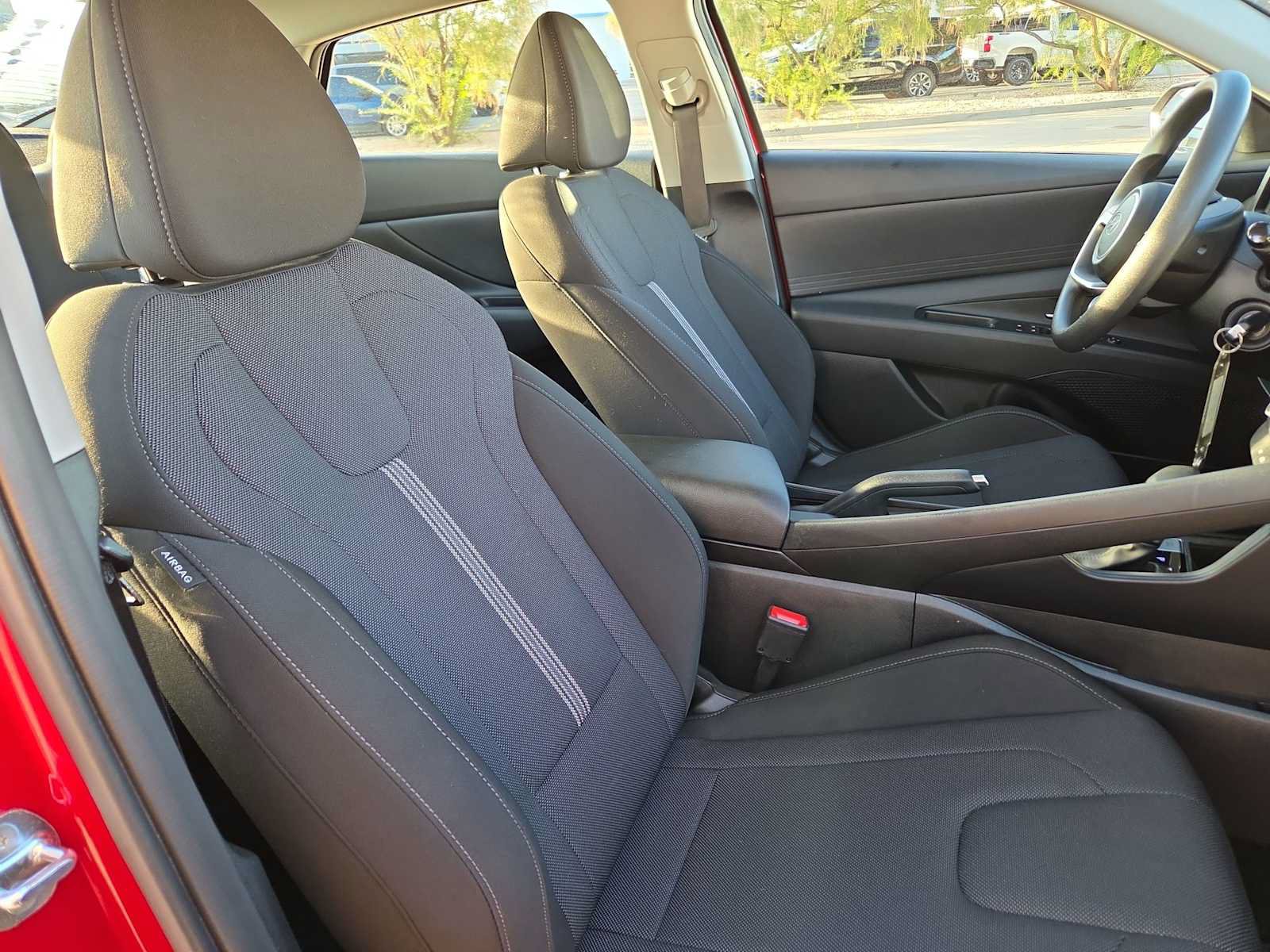 Used 2025 Hyundai Elantra SE FWD image 18
