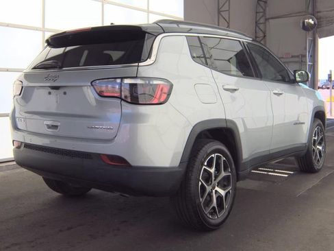 Used 2025 Jeep Compass Limited AWD/4WD image 5