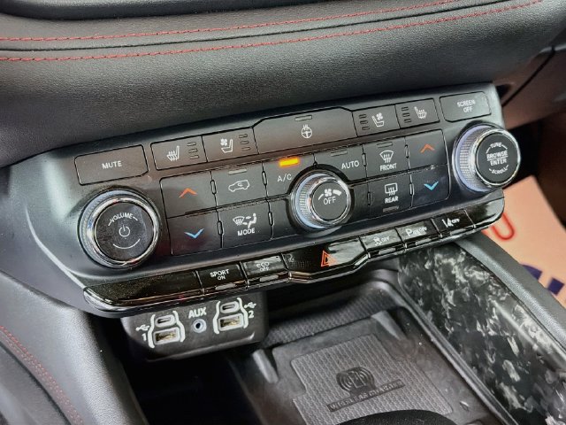 Used 2024 Dodge Durango R/T AWD/4WD image 16