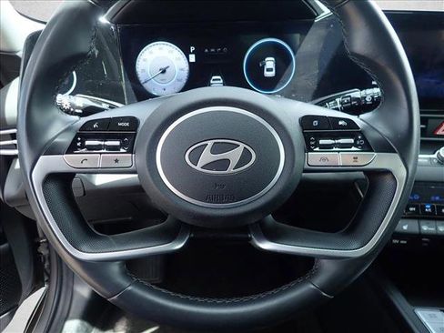 Used 2025 Hyundai Elantra SEL FWD image 11
