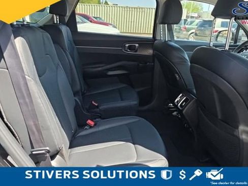Used 2023 Kia Sorento EX AWD/4WD image 4