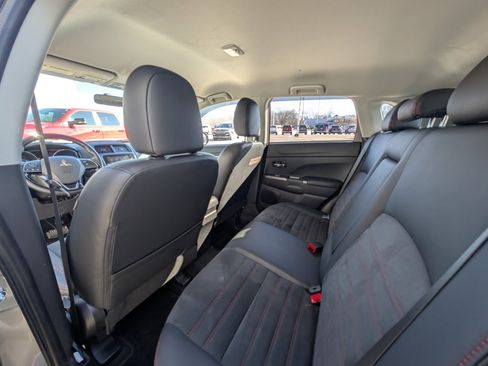 Used 2018 Mitsubishi Outlander Sport SE image 16