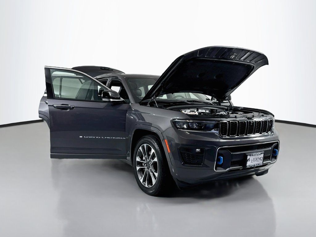 Used 2023 Jeep Grand Cherokee Overland w/ Advanced Protech Group III AWD/4WD image 28