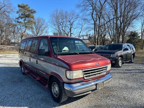 Used 1996 Ford E-150 and Econoline 150 RWD image 3