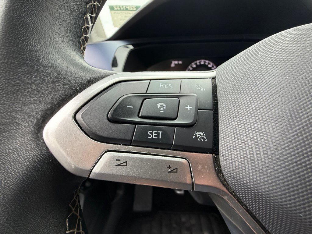 Used 2024 Volkswagen Taos SE AWD/4WD image 16