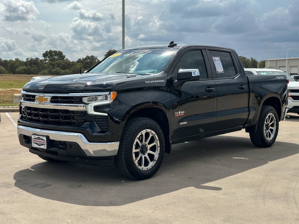 Used 2024 Chevrolet Silverado 1500 LT AWD/4WD image 7