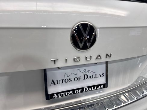 Used 2023 Volkswagen Tiguan SE AWD/4WD image 21