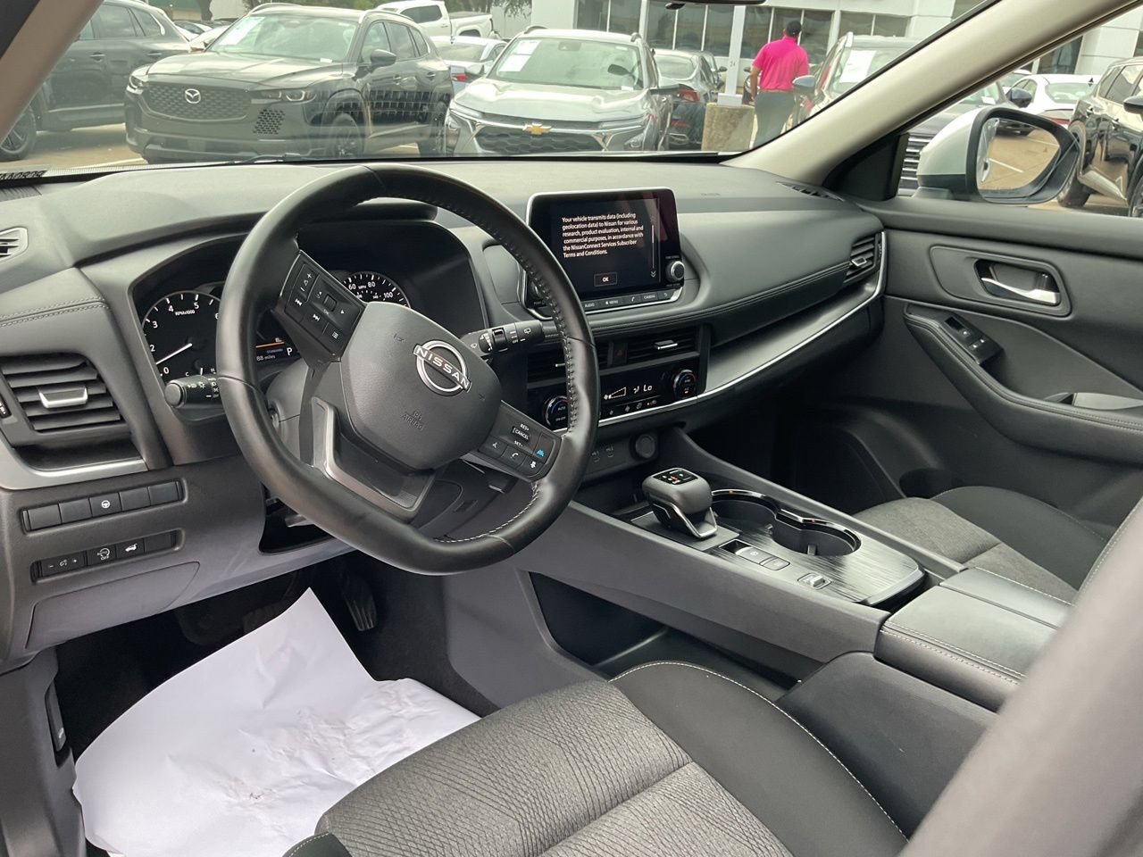 Used 2025 Nissan Rogue SV FWD image 10