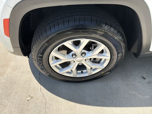 Used 2023 Jeep Grand Cherokee L Limited image 13