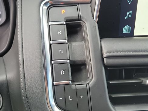 Used 2024 Chevrolet Suburban LT AWD/4WD image 39