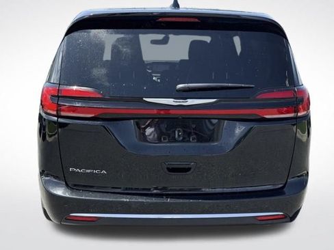 Used 2025 Chrysler Pacifica Select FWD image 6