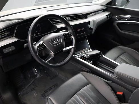 Used 2021 Audi e-tron Premium w/ Convenience Plus Package image 10