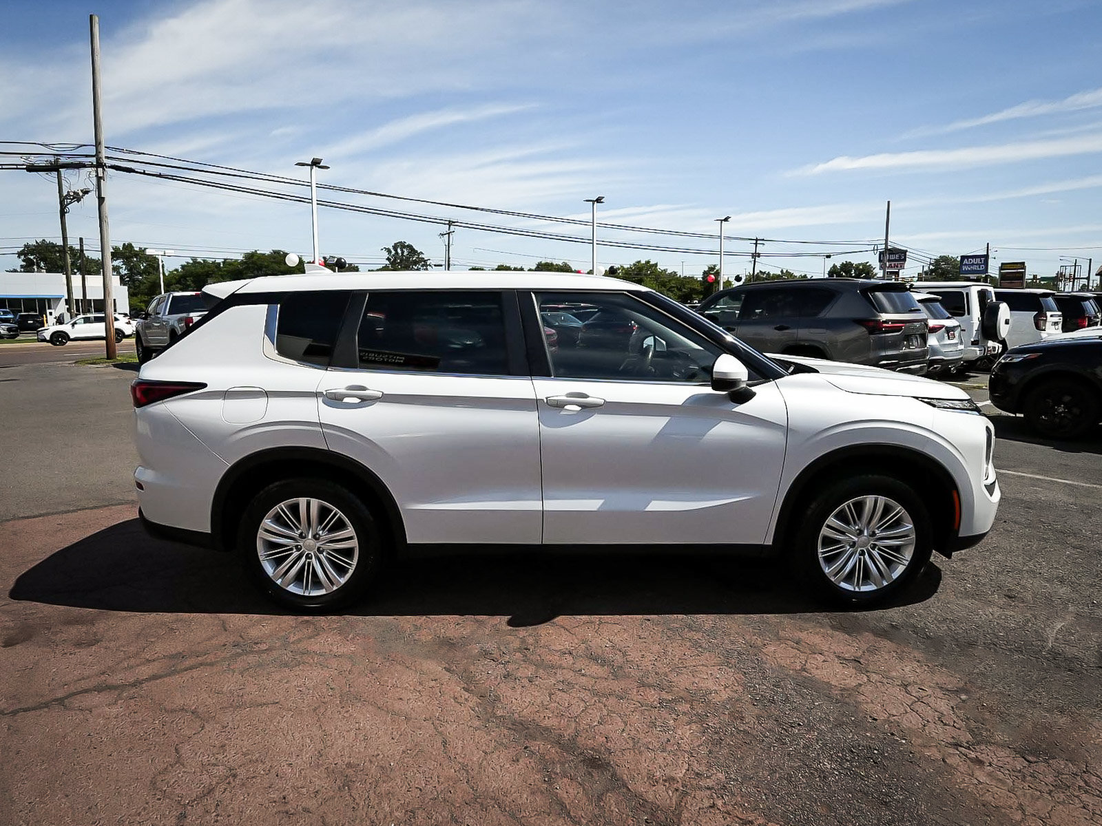 Used 2023 Mitsubishi Outlander ES AWD/4WD image 7