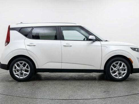 Used 2025 Kia Soul LX w/ LX Technology Package FWD image 11
