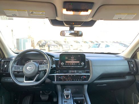 Used 2025 Nissan Pathfinder SV image 35