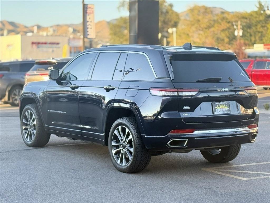 Used 2023 Jeep Grand Cherokee Overland AWD/4WD image 5
