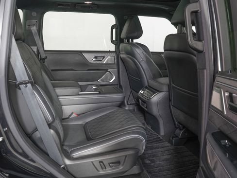 Used 2025 INFINITI QX80 Autograph w/ Autograph Exterior Package image 10