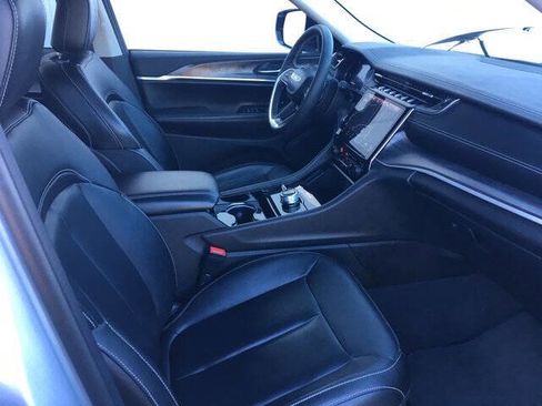 Used 2023 Jeep Grand Cherokee Limited image 31