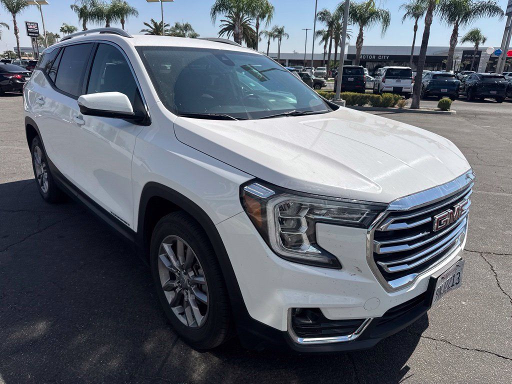 Used 2024 GMC Terrain SLT AWD/4WD image 5