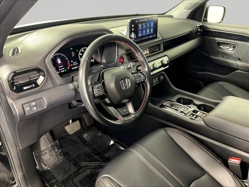 Used 2024 Honda Pilot TrailSport image 16