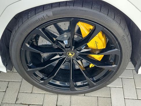 Used 2022 Lamborghini Urus AWD/4WD image 9