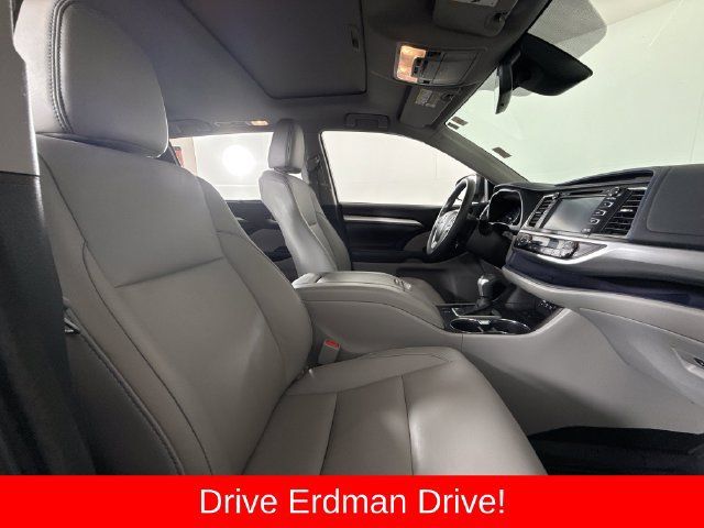 Used 2018 Toyota Highlander XLE FWD image 25