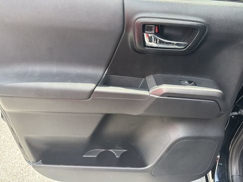 Used 2018 Toyota Tacoma TRD Sport AWD/4WD image 20