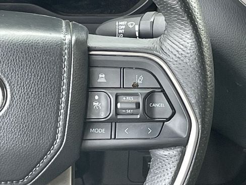 Used 2025 Toyota Tundra Limited AWD/4WD image 14
