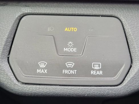 Used 2023 Volkswagen ID.4 Pro AWD/4WD image 16