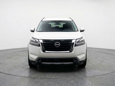 Used 2025 Nissan Pathfinder SV AWD/4WD image 2