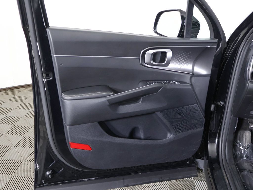 Used 2023 Kia Sorento LX FWD image 22