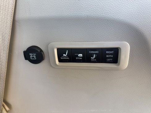 Used 2021 Chrysler Pacifica Limited w/ Premium & Safety Sphere Group image 21