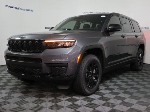 New 2025 Jeep Grand Cherokee L Altitude image 13