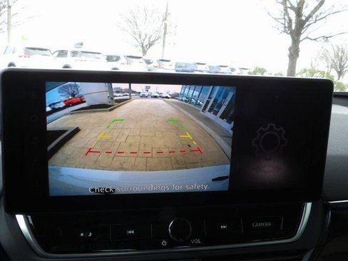 Used 2025 Nissan Altima 2.5 SR w/ SR Premium Package image 27